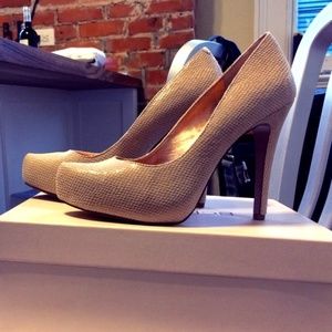 BCBGeneration  Parade Pumps - BRAND NEW